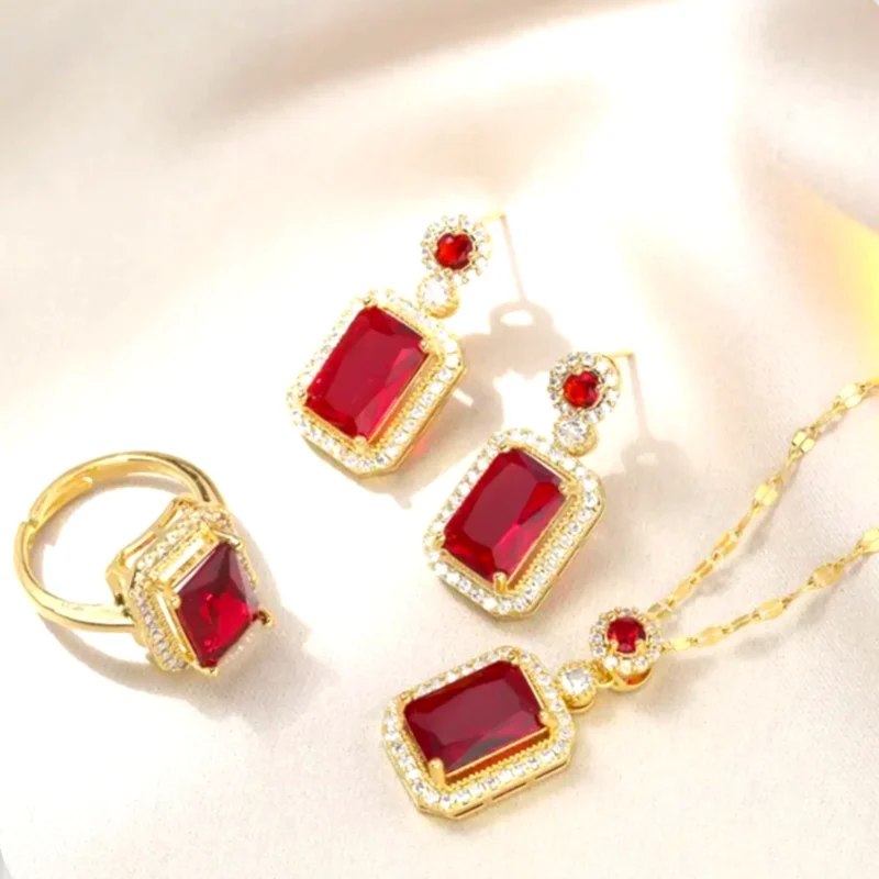 Modern necklace set trends in Pakistan